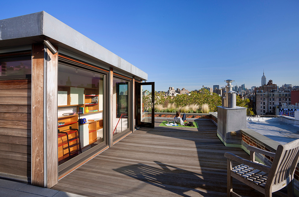 Photo of a contemporary rooftop and rooftop deck in New York.