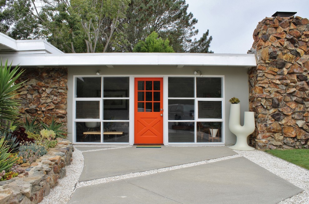 Photo of a midcentury exterior in San Diego.