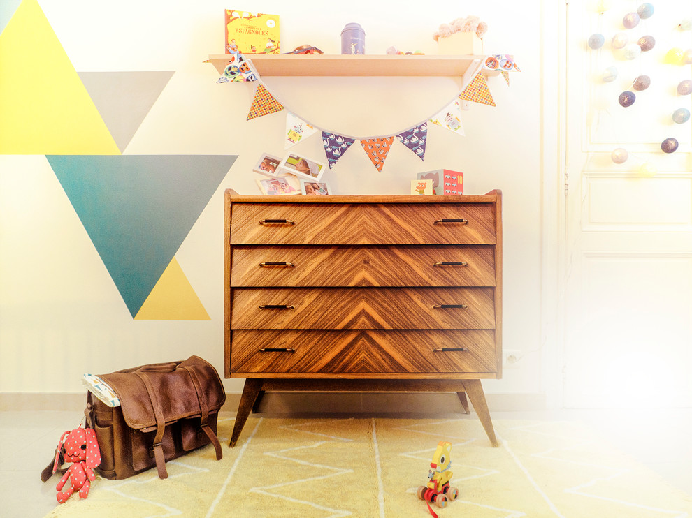 Aménagement d'une petite chambre de bébé neutre scandinave.