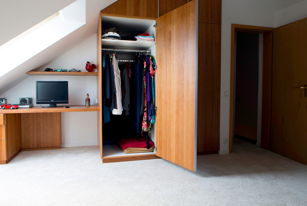 Modernes Arbeitszimmer in Stuttgart