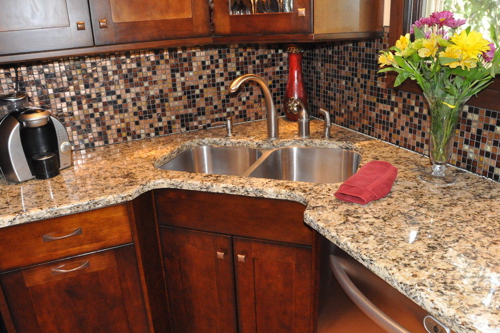 Example of a transitional kitchen design in Chicago