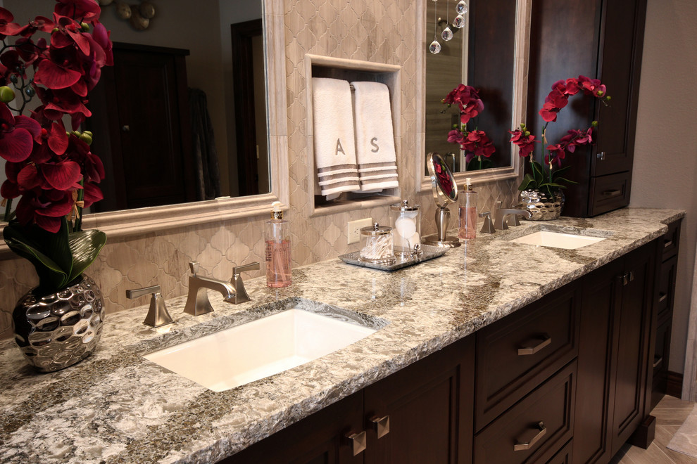 Inspiration for a transitional home design remodel in Milwaukee