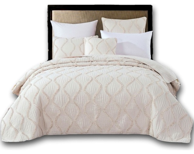 Bohemian Hourglass Elegant Ivory White Ruffles Bedspread Set