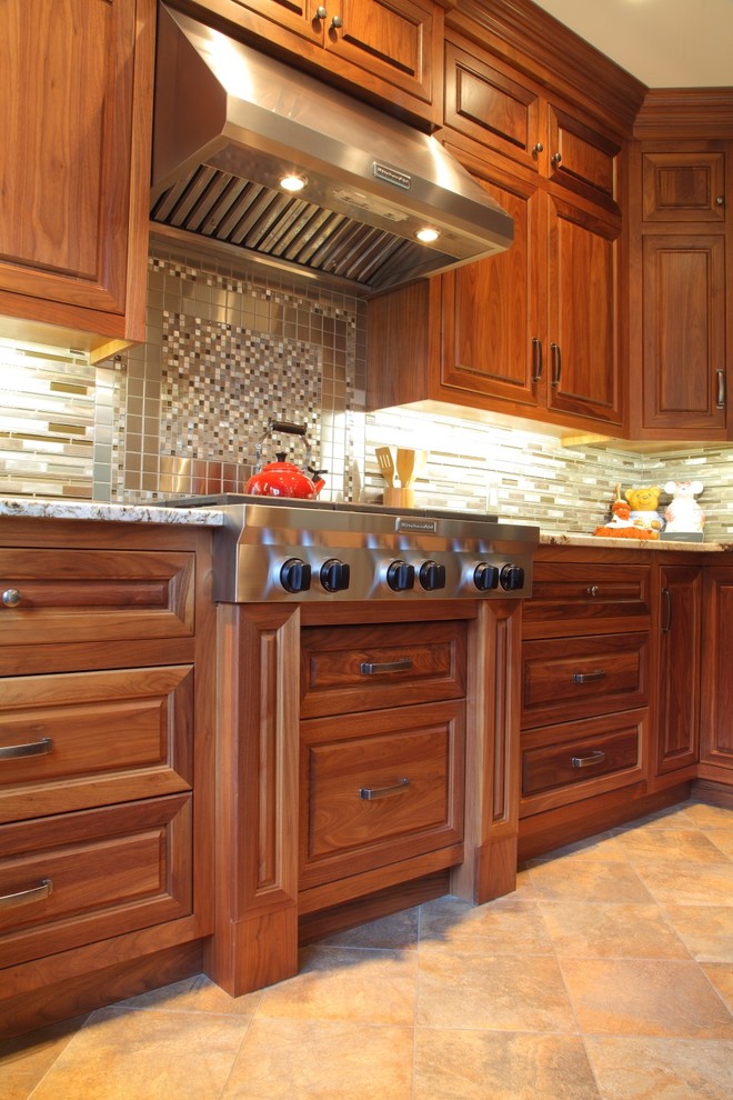 Inspiration for a rustic kitchen remodel in Toronto