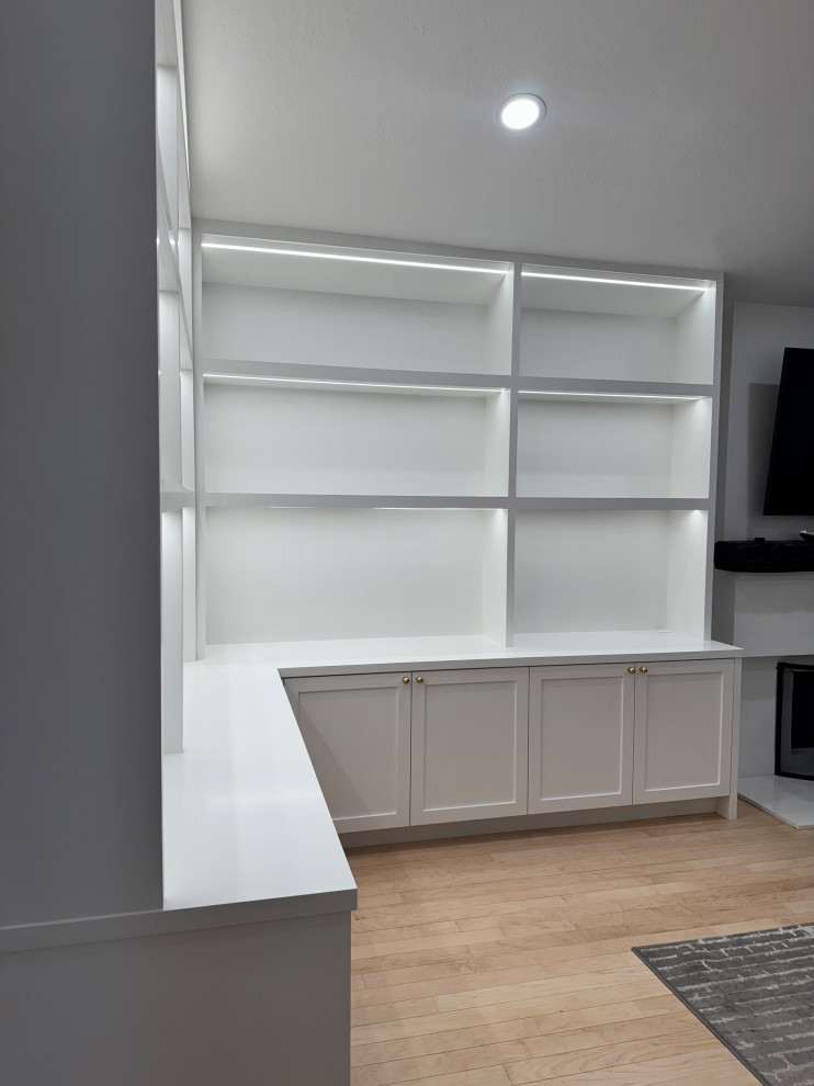 Westlake Village Desk and Office Built-In