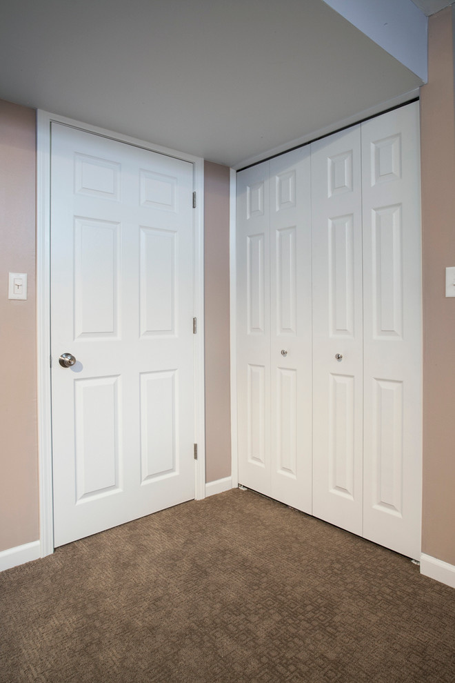 Home design - transitional home design idea in Milwaukee