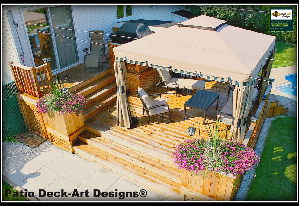 Inspiration for a traditional deck in Montreal.