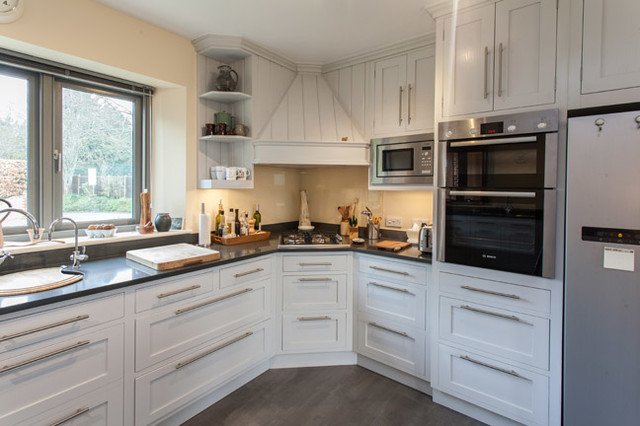 Traditional shaker kitchen in Barn style new build traditional-kitchen