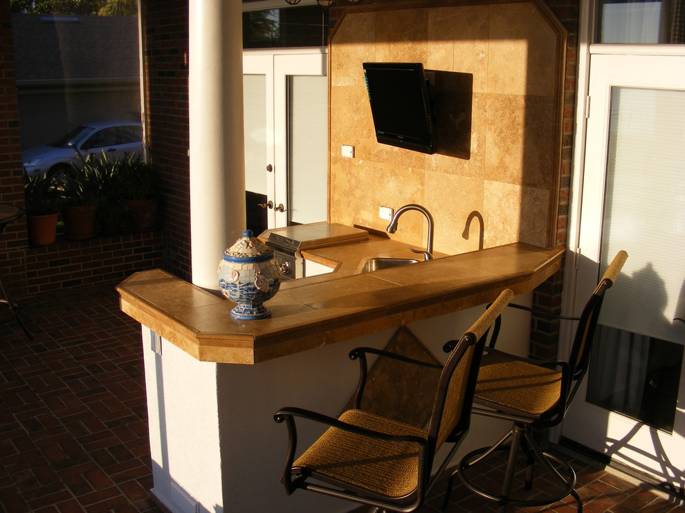 This is an example of a traditional patio in Jacksonville.