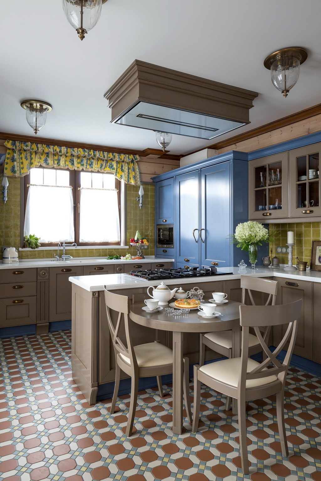 Дом из клееного бруса для большой семьи.