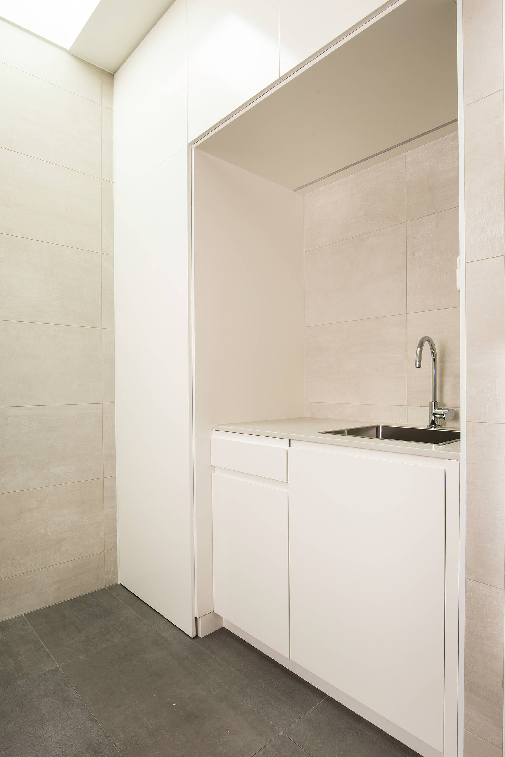 pull out iron, laundry basket