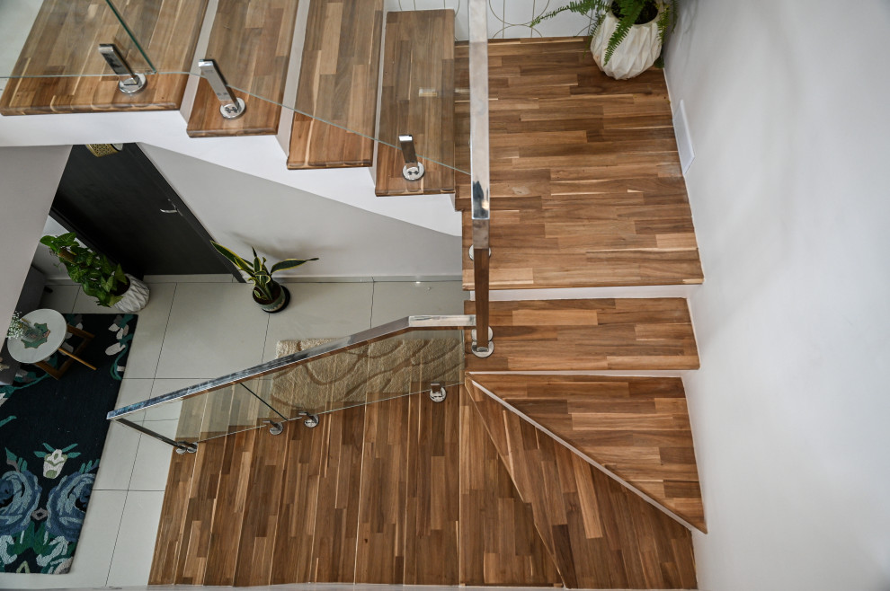 Design ideas for a modern staircase in Bengaluru.