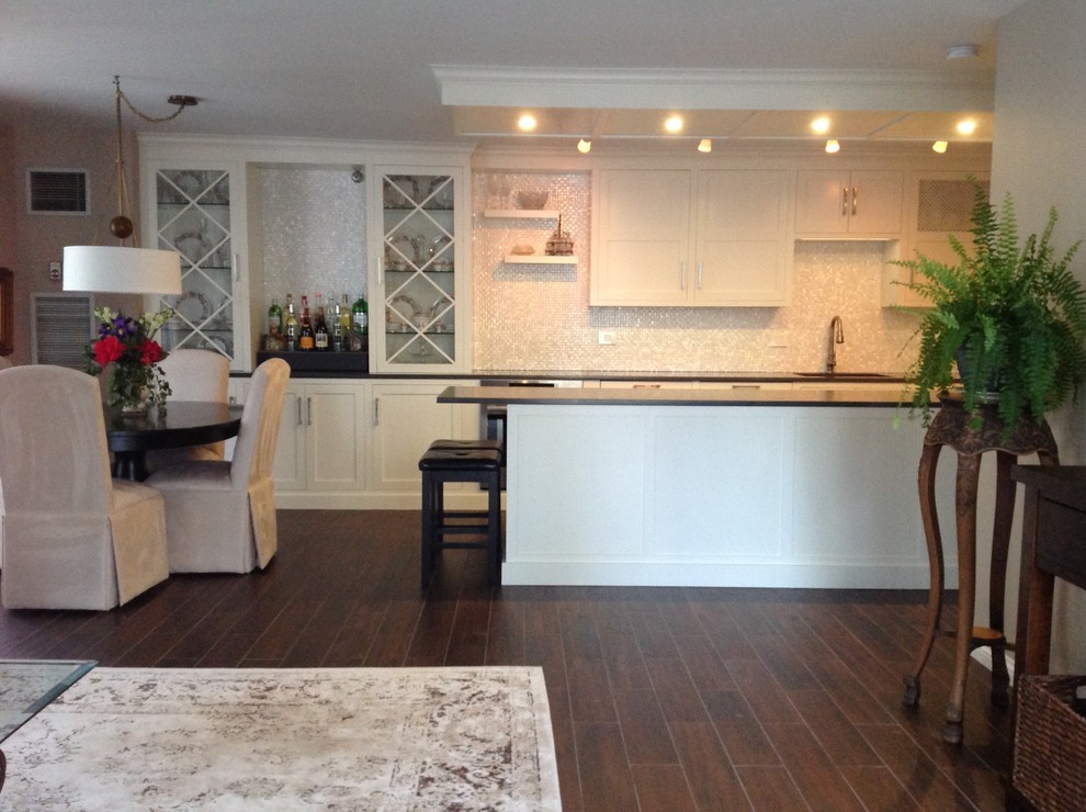 Example of a transitional kitchen design in Chicago