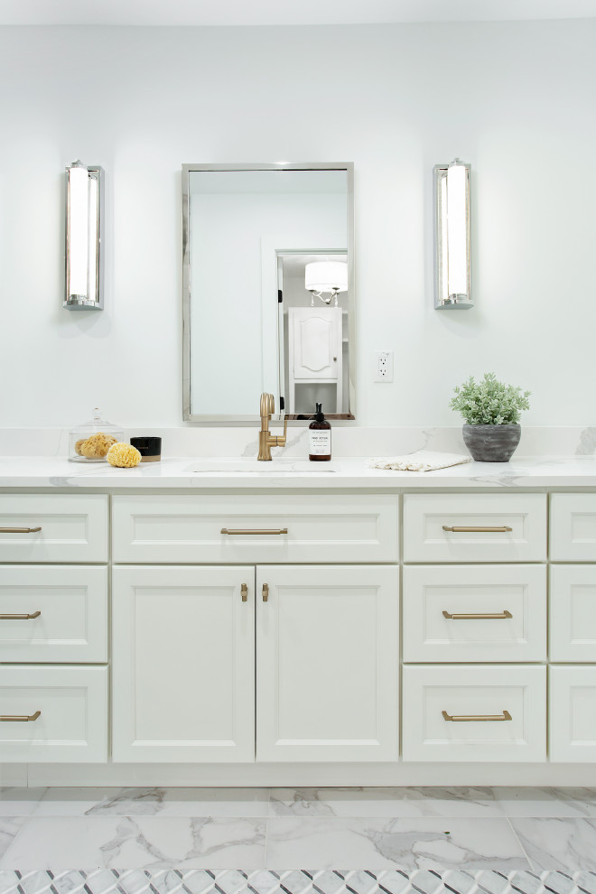 Mid-sized contemporary master bathroom in Dallas with shaker cabinets, blue cabinets, marble floors, an undermount sink, engineered quartz benchtops, yellow floor and white benchtops.