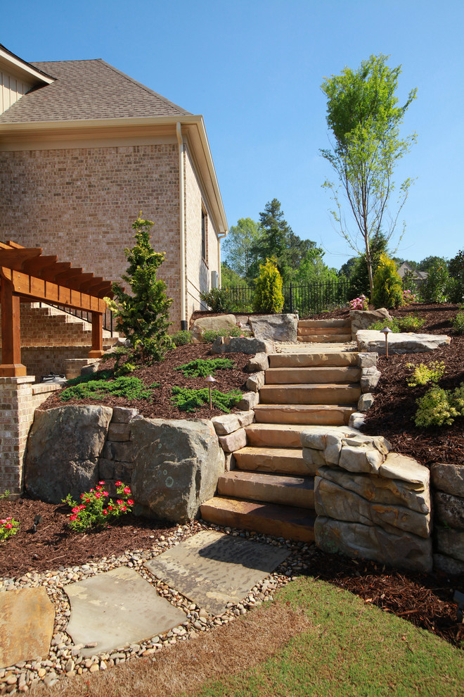 Traditional side yard garden in Atlanta with natural stone pavers.