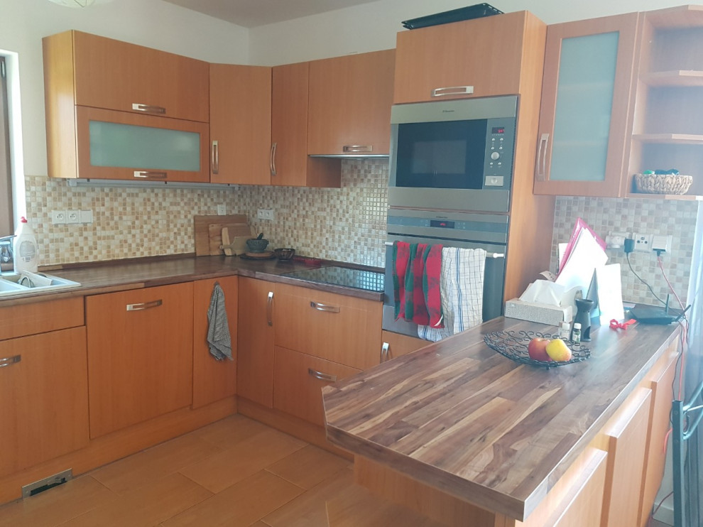 Kitchen - kitchen idea in Calgary