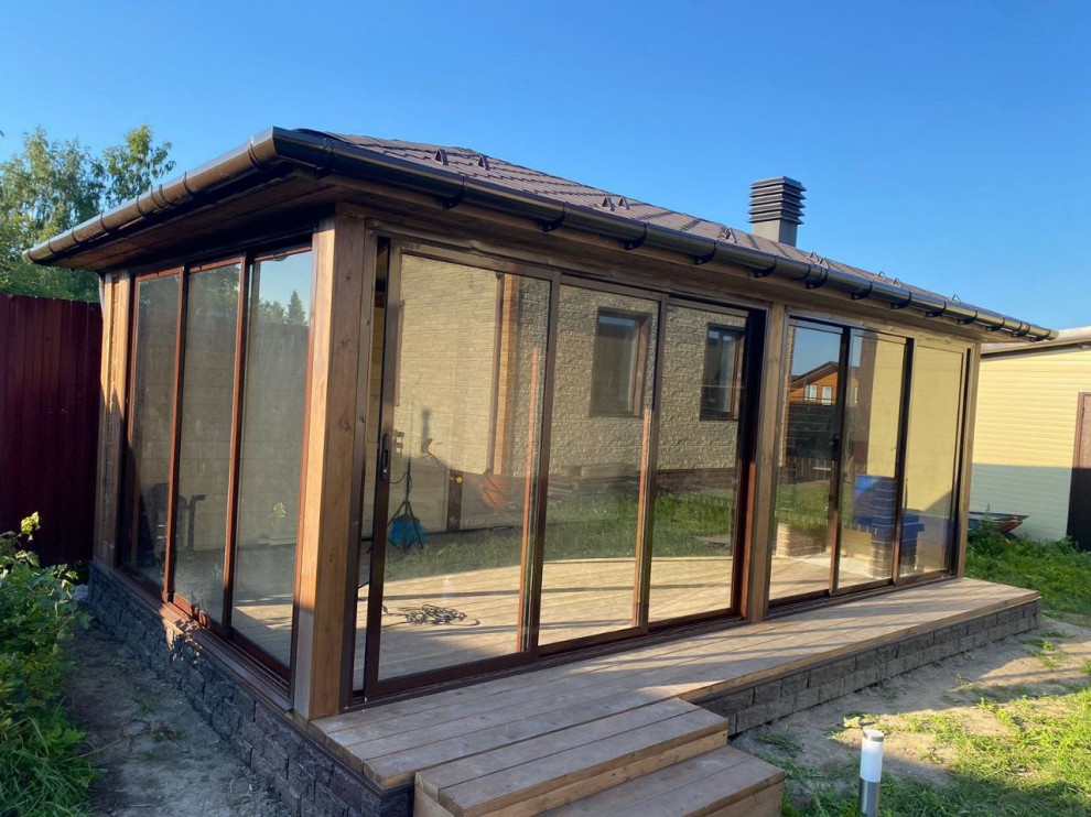 Остекленная беседка с модульным барбекю комплексом