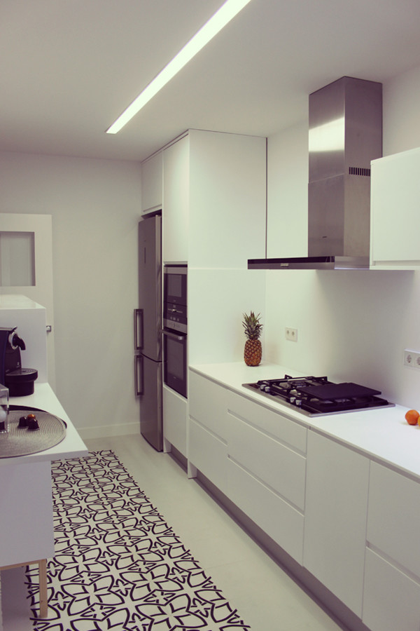 Inspiration for a contemporary kitchen in Alicante-Costa Blanca.
