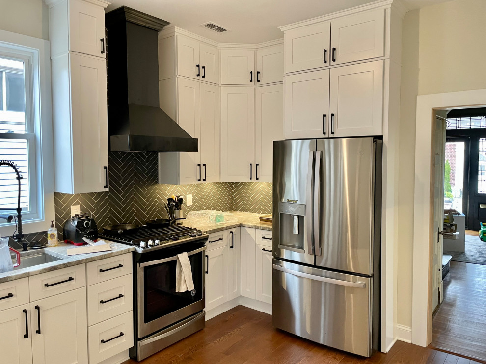 Kitchen - transitional kitchen idea