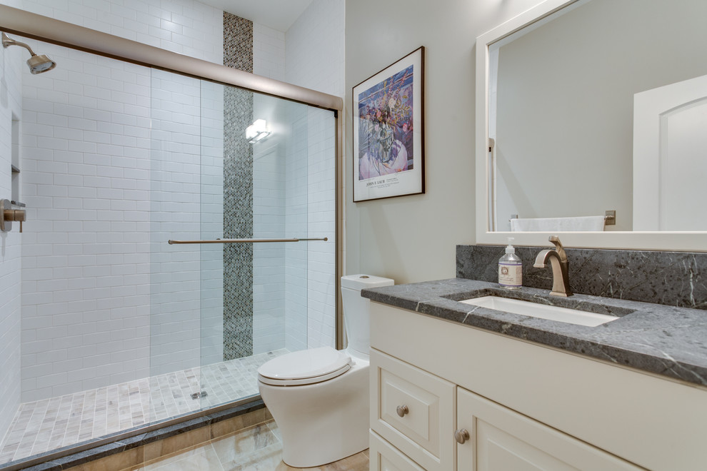Bathroom - mid-sized transitional bathroom idea