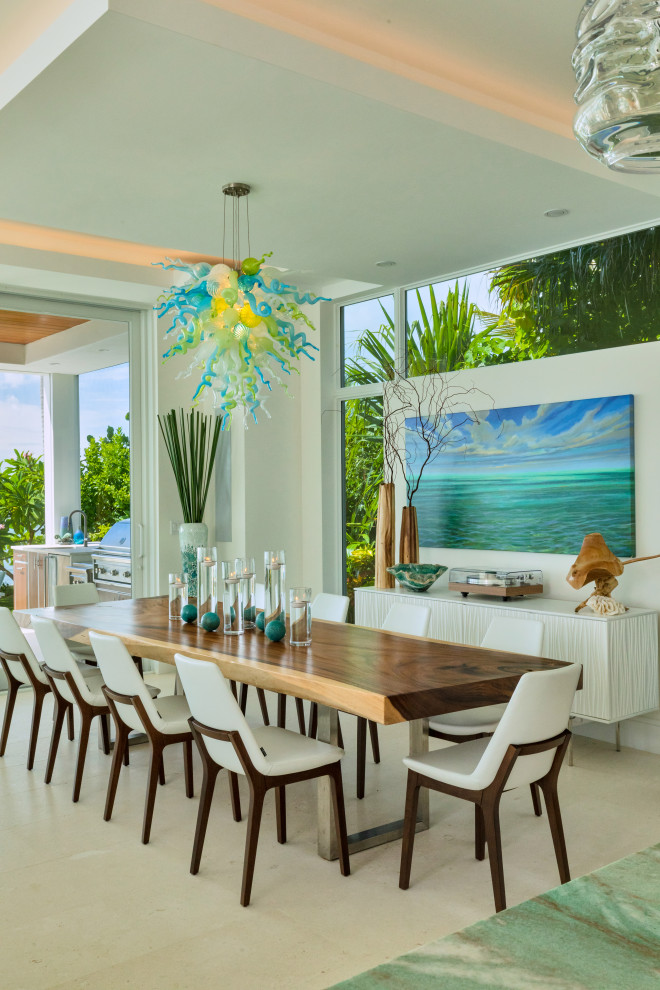 This is an example of a world-inspired dining room in Miami.