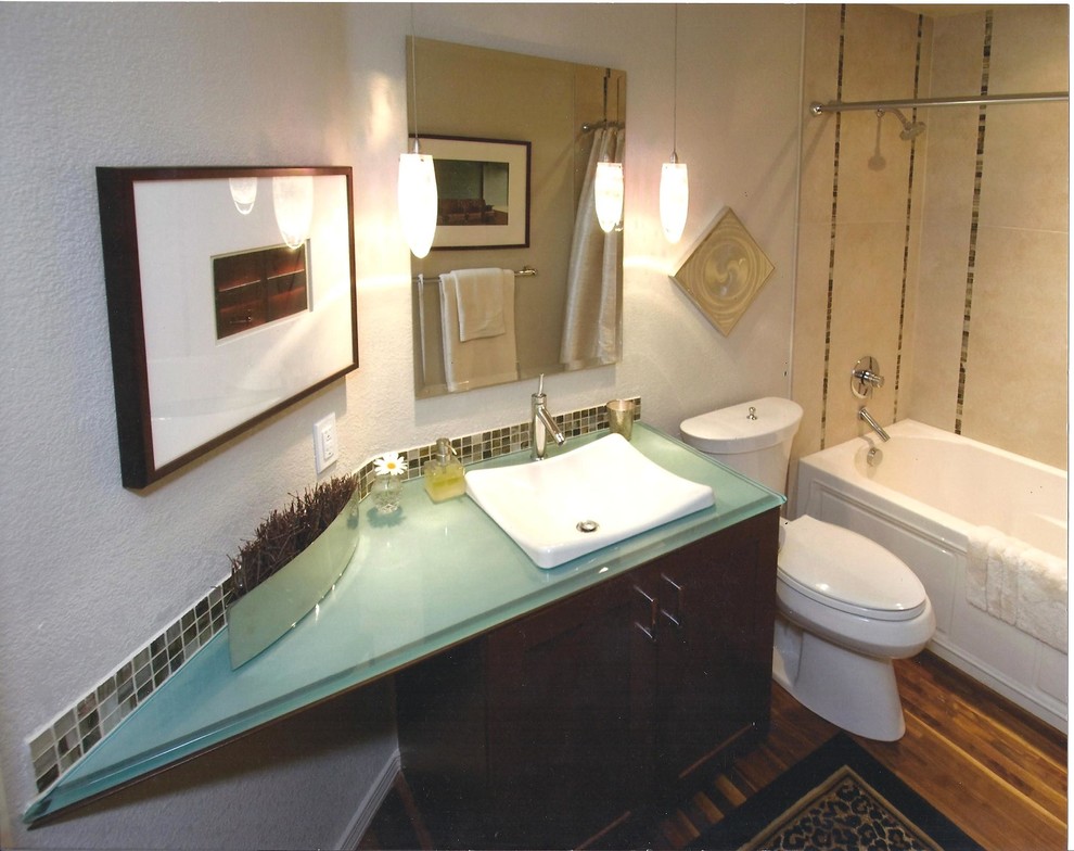 This is an example of a contemporary bathroom in Boise.