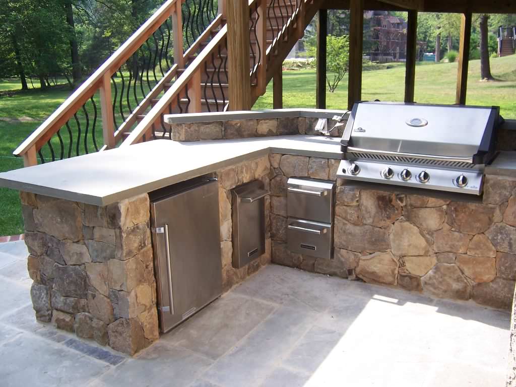 Outdoor Fireplaces, Firepits and Grills