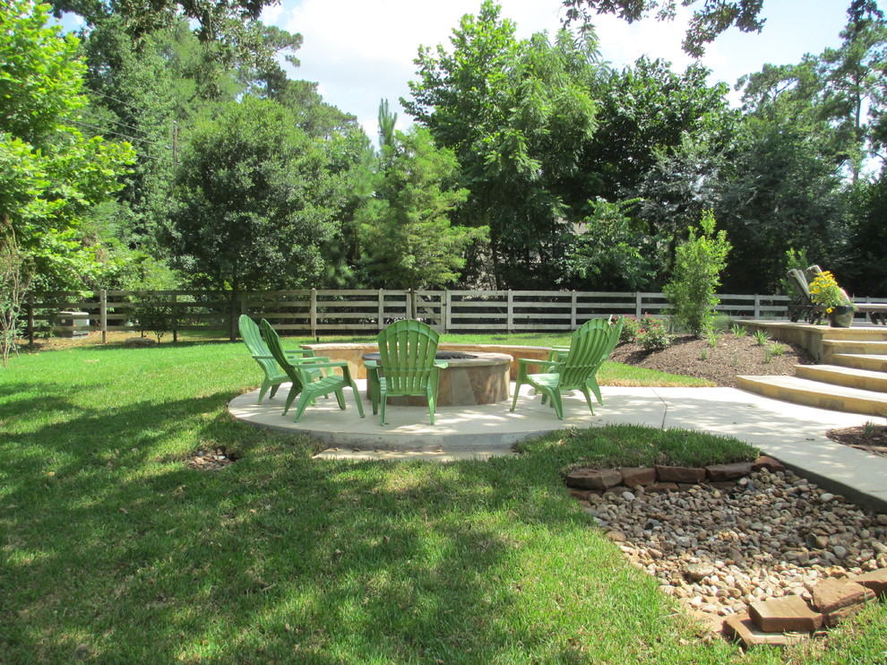 Home design - transitional home design idea in Houston
