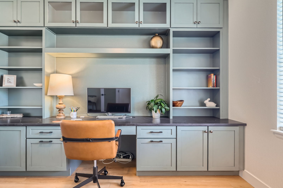This is an example of a rural home office in Denver.