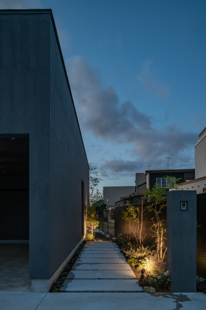 砺波野のコートハウス contemporaneo-porche