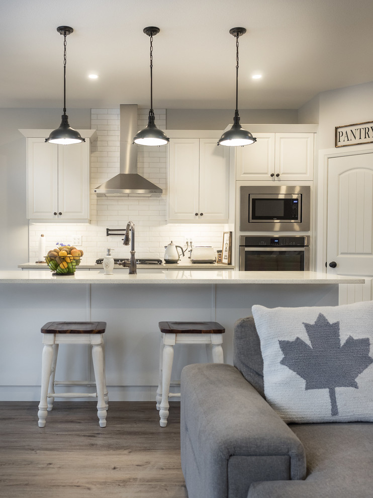 Kitchen - transitional kitchen idea in Edmonton