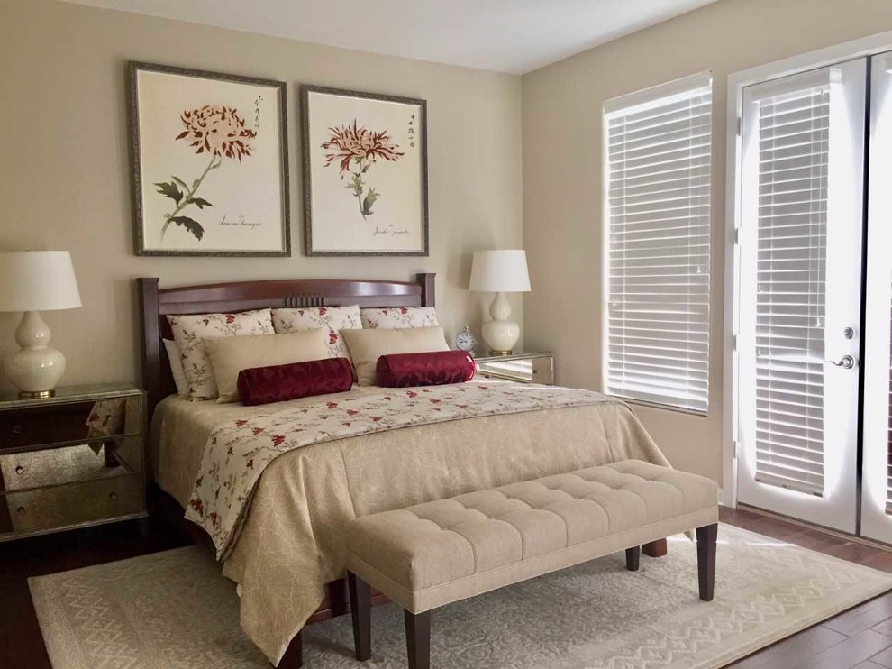 Example of a transitional home design design in Phoenix