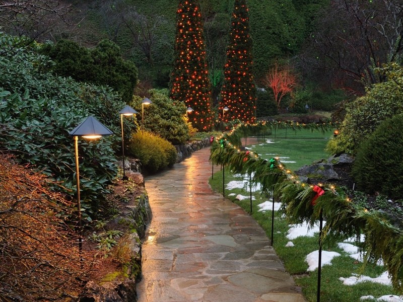 Декоративное ландшафтное освещение