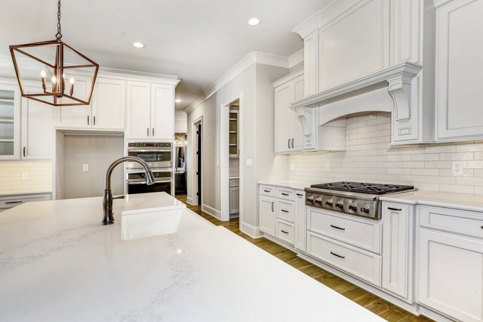 Kitchen - transitional kitchen idea