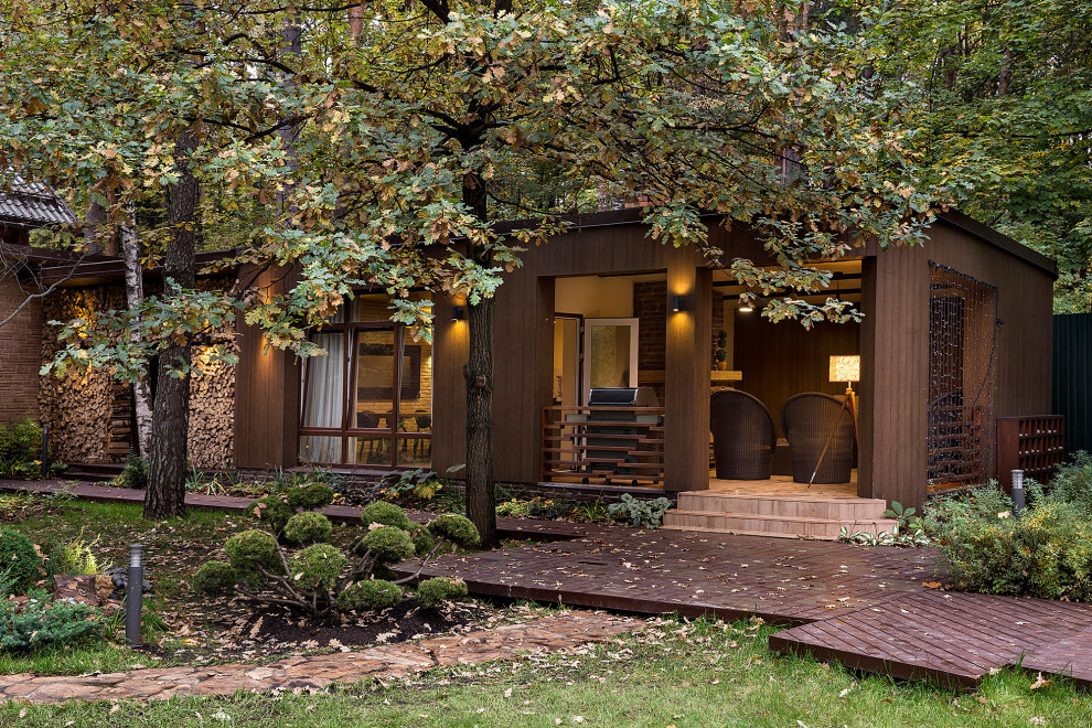 Дом под соснами