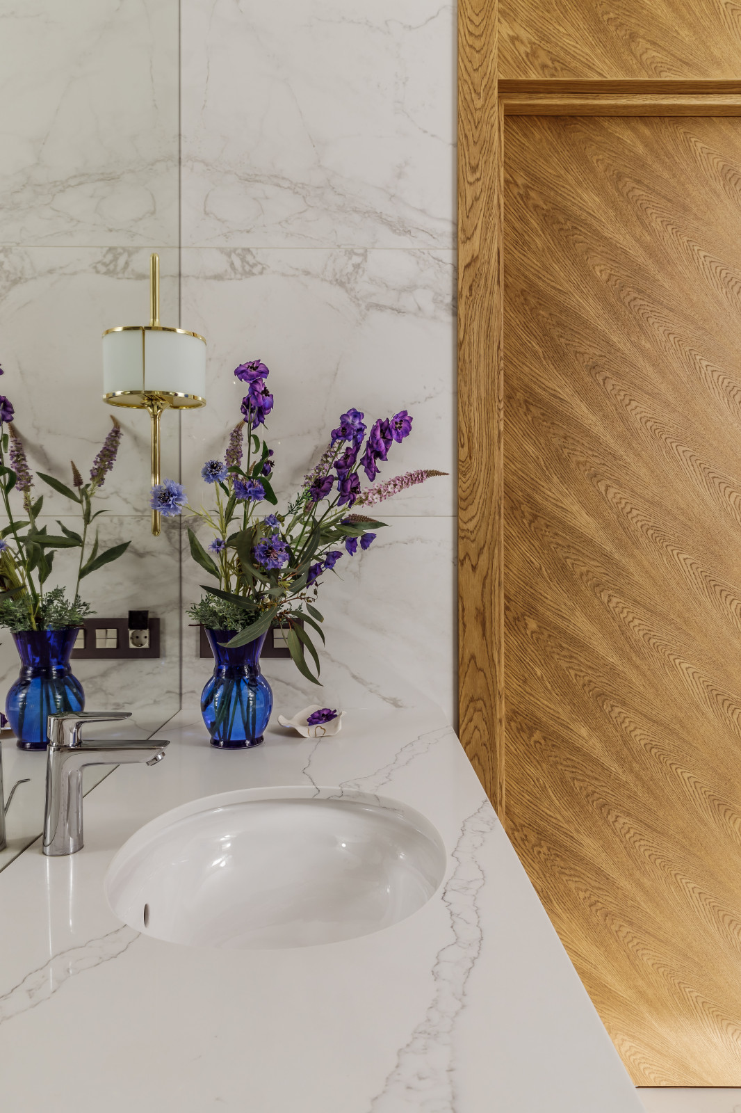 Дом с синими человечками