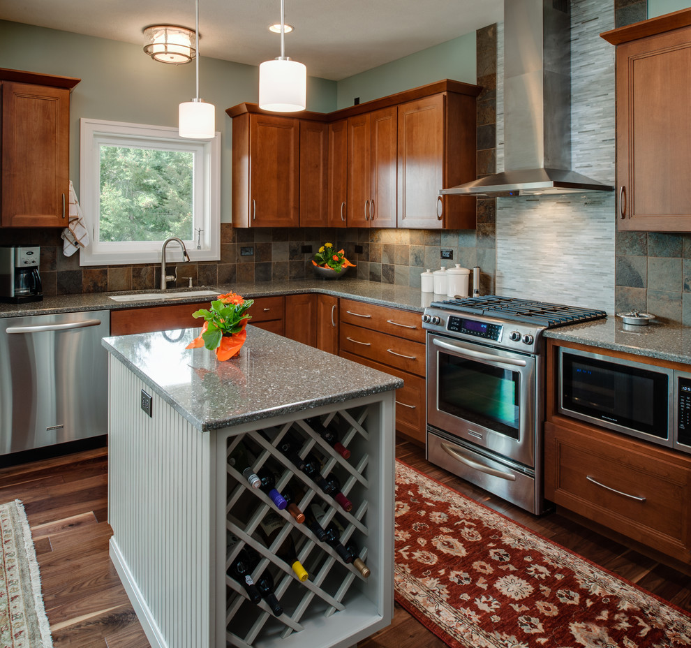 Example of a mid-sized transitional l-shaped medium tone wood floor open concept kitchen design with an undermount sink, shaker cabinets, medium tone wood cabinets, quartzite countertops, gray backsplash, stone tile backsplash, stainless steel appliances, blue walls and an island