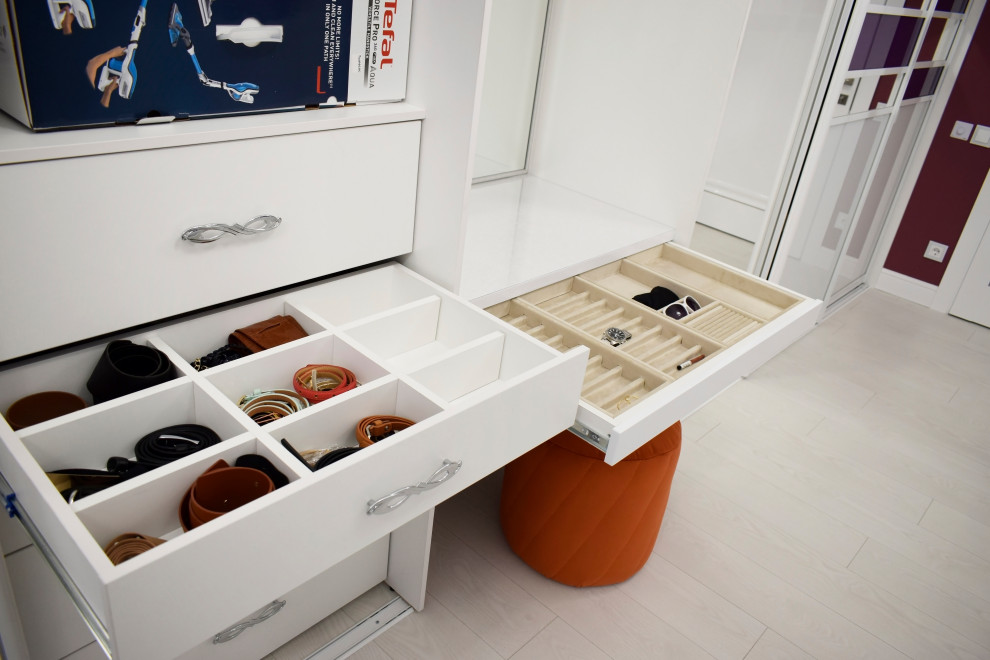 Реализация гардеробной комнаты для модной девушки