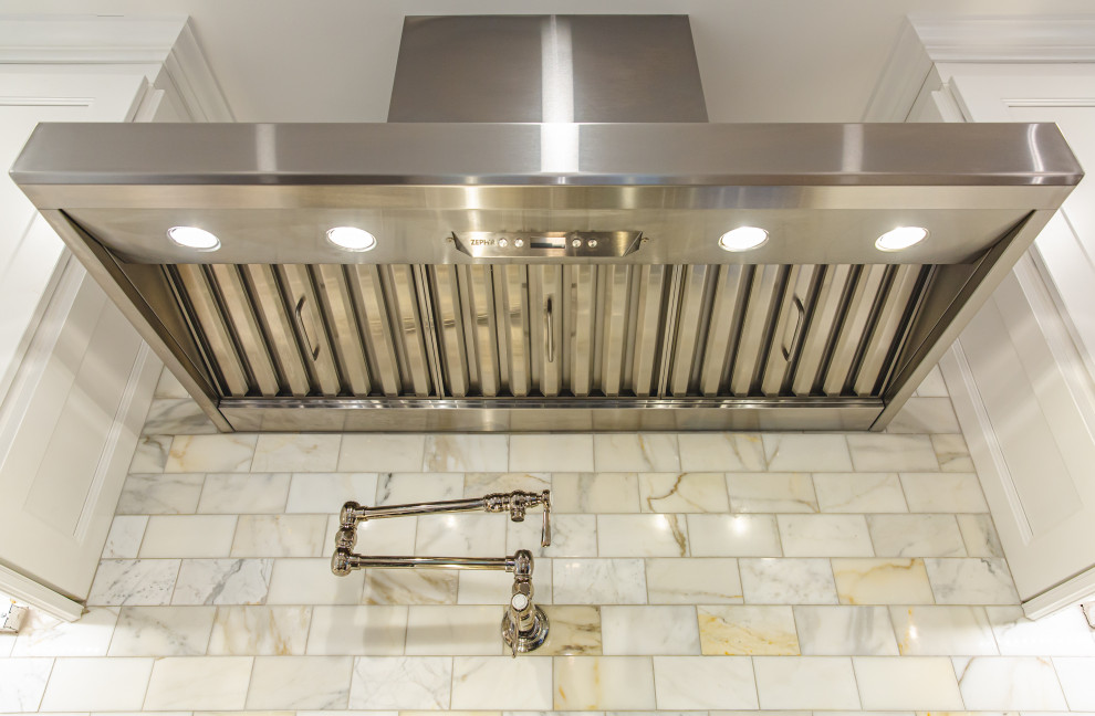 Example of a transitional home design design in DC Metro