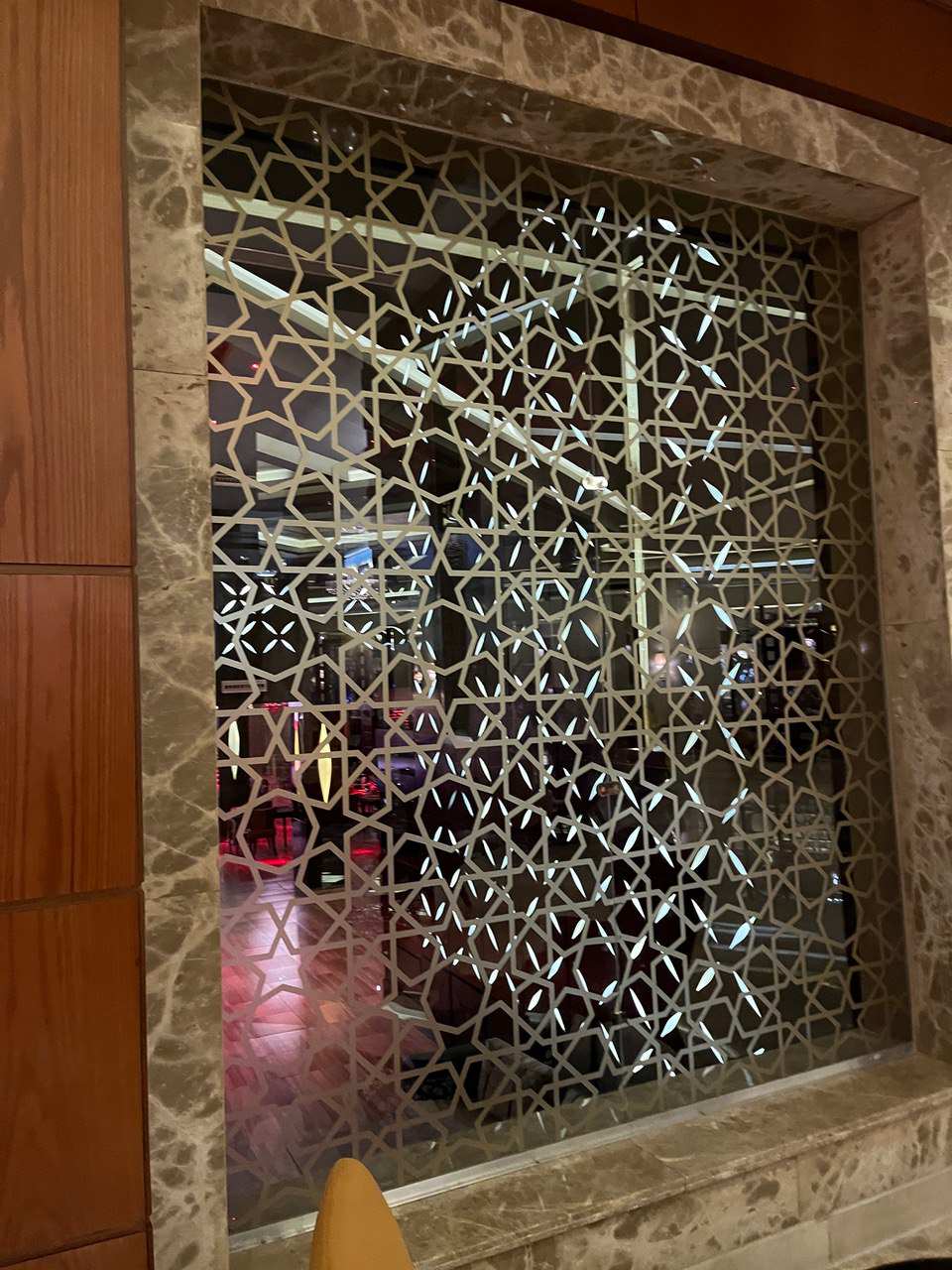 Стеклянные перегородки в гостинице