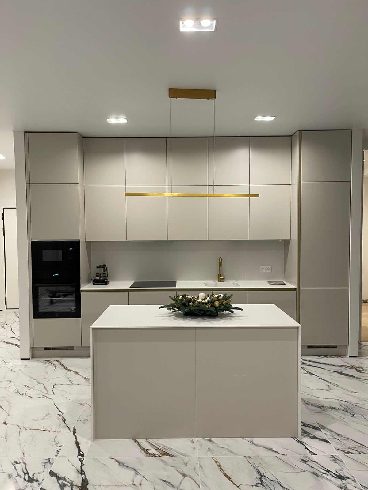 Solo в золотом профиле Gola