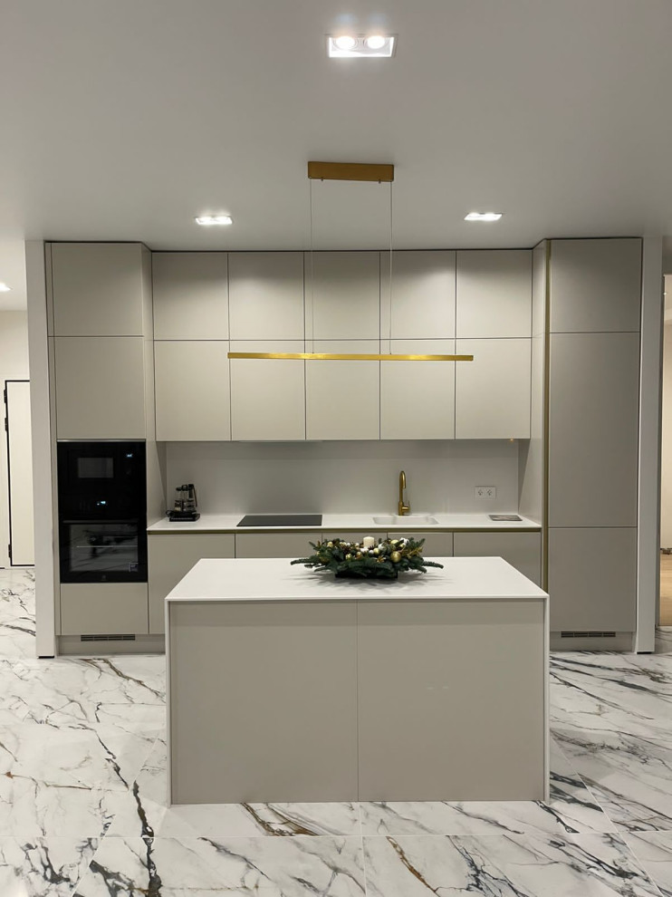 Solo в золотом профиле Gola