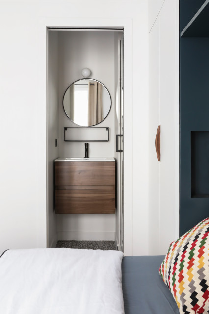 Nollet trendy-lille-badevaerelse