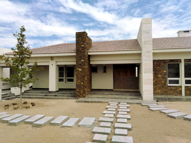 Casa en los Valdez contemporary-exterior