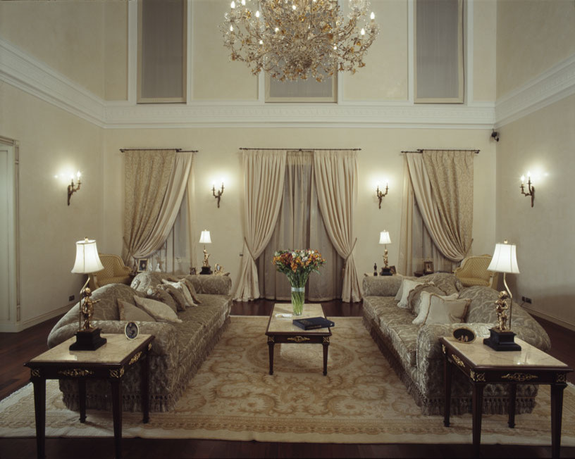 Трехэтажный дом в классическом стиле