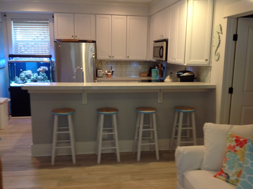 Kitchen - coastal kitchen idea in Jacksonville