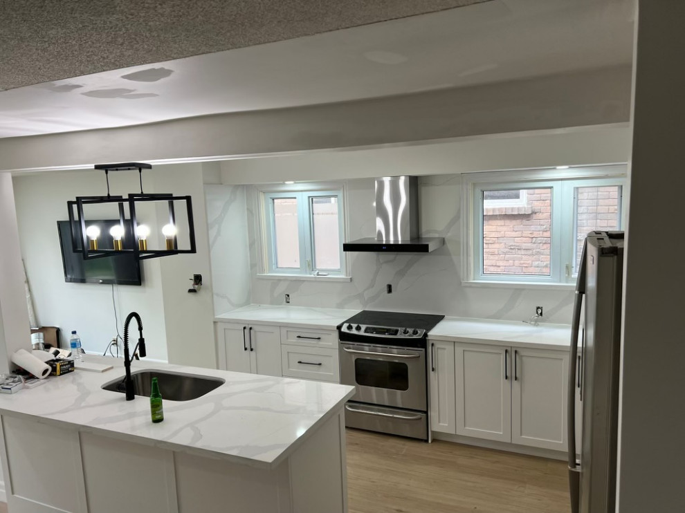 Inspiration for a modern kitchen remodel in Toronto