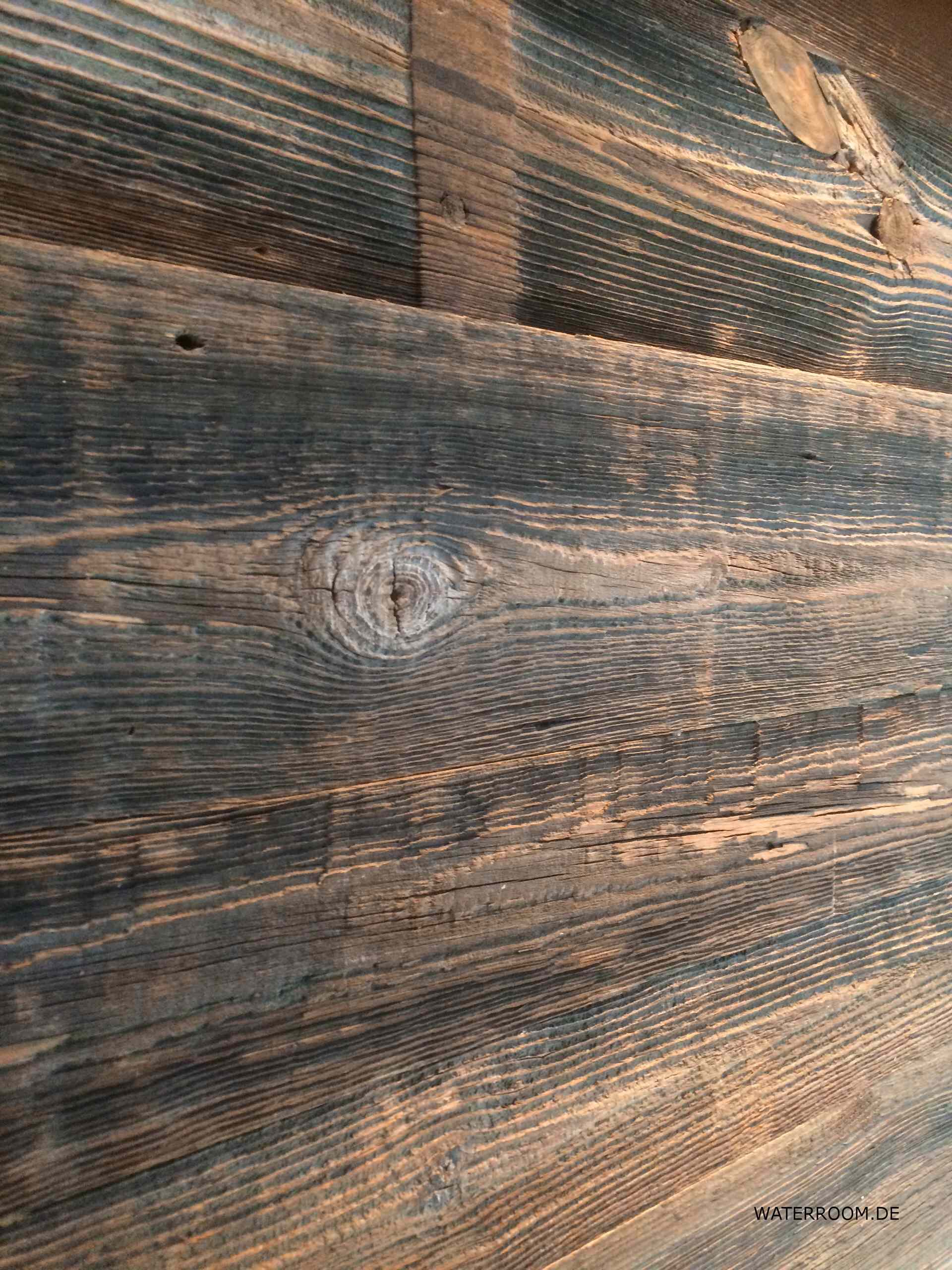 Charmantes Spa - 100 Jahre altes  Scheunenholz präsentiert sich  im neunem Glanz