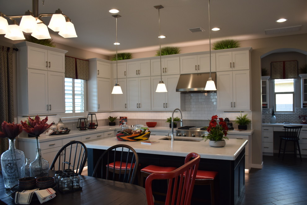 Kitchen - transitional kitchen idea in Phoenix