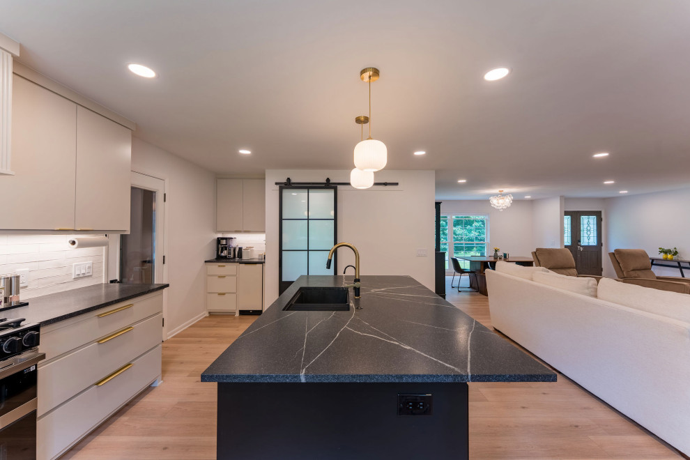 Modern Kitchen and Laundry Room